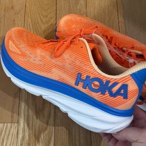 Hoka One One Clifton 9 Running Men shoes.